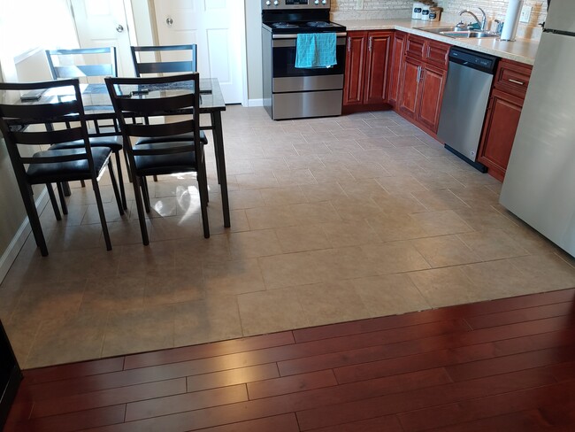 Foto del edificio - 301 W Christy Dr