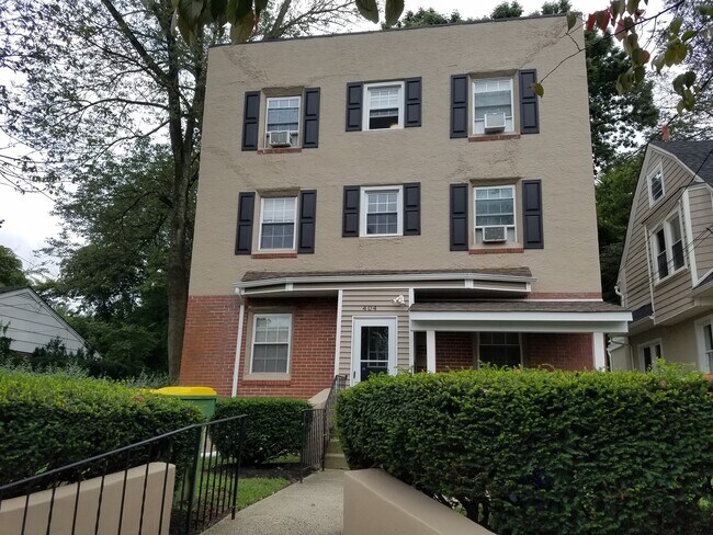 Building Photo - 404 E Jefferson St
