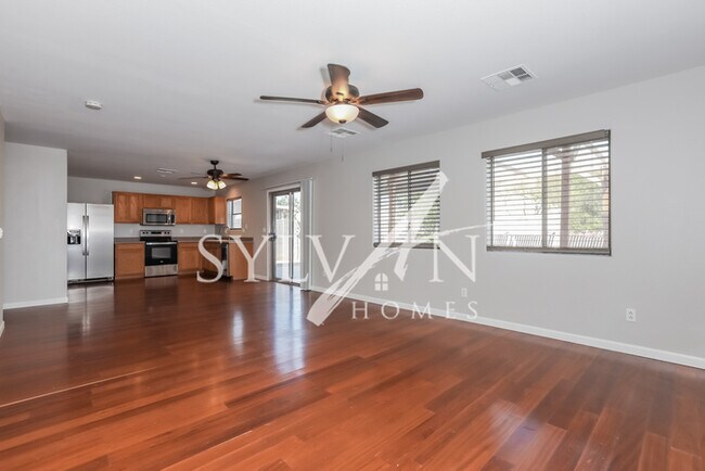 Foto del edificio - You will love this spacious 4 bed, 3 bath ...