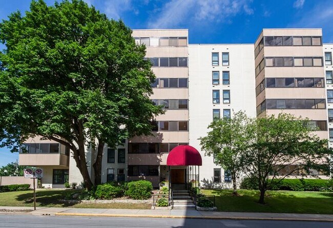 Foto del edificio - 3100 Grand Ave