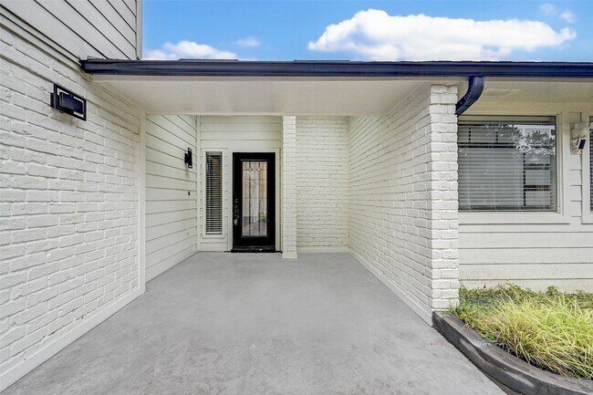 Building Photo - 15614 Oldridge Dr