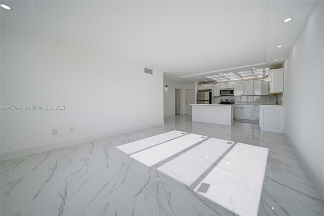 Building Photo - 14850 Naranja Lakes Blvd