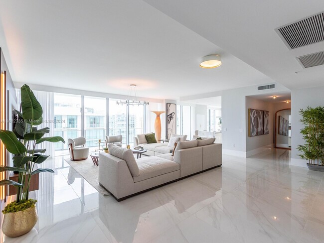 Foto del edificio - 330 Sunny Isles Blvd