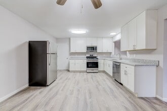 Building Photo - 1435 Willowbrook Dr