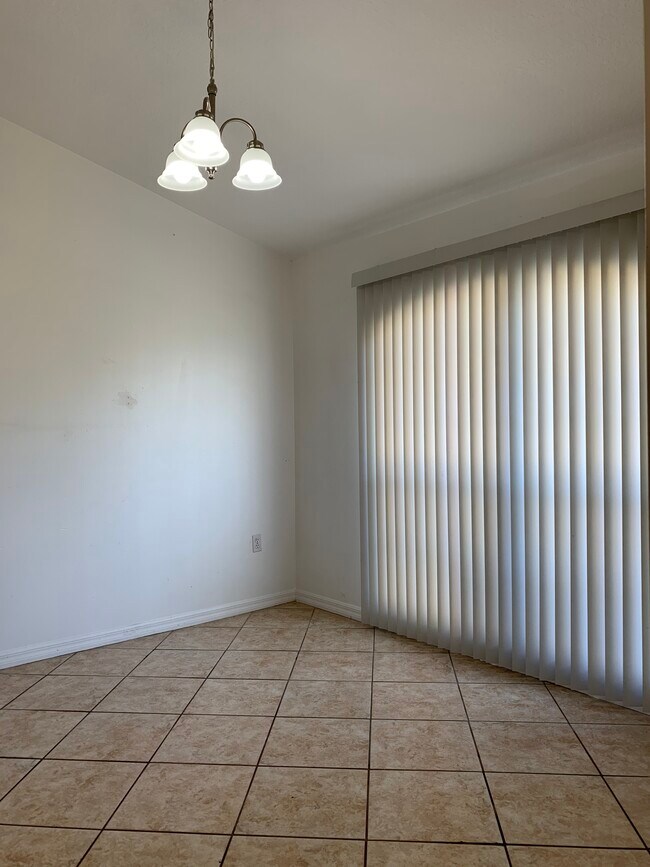 Building Photo - 3/2 with bonus room with lakeview, $1900/m...