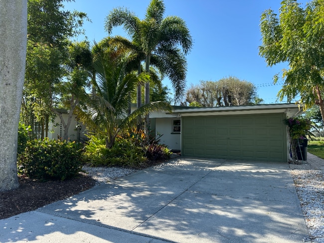 Building Photo - 1648 Maravilla Ave