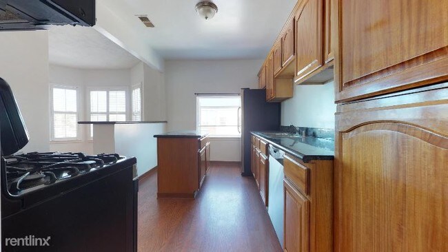 Foto del edificio - 2 br, 1 bath Apartment - 1705 Yosemite Ave