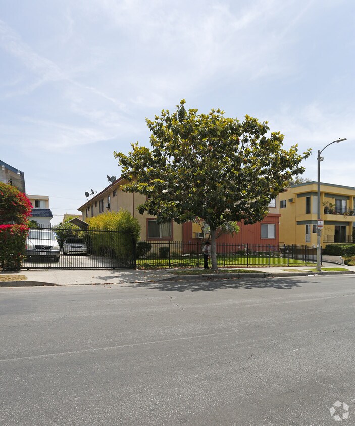 Building Photo - 850 S St Andrews Pl
