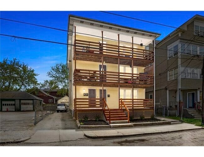 Building Photo - 289 Mowry St
