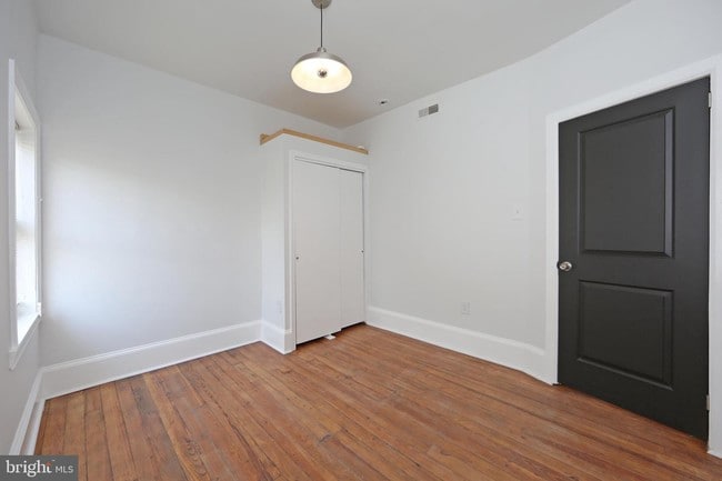 Building Photo - 931 N 6th St