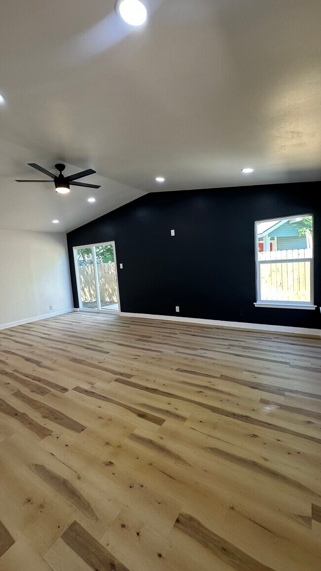 Foto del edificio - 6806 Arbor Springs Dr