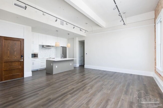 Building Photo - 17 Palafox Pl