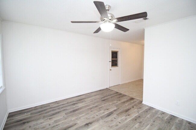 Foto del edificio - Central Pensacola 3-Bedroom Home Near Mall...