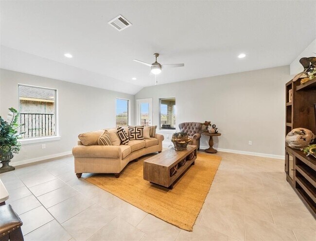 Building Photo - 30743 Wicklow Gdns Dr