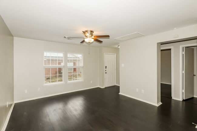 Foto del edificio - 6154 Settlers Lake Cir E