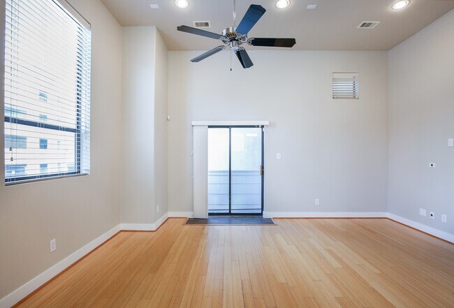 Foto del edificio - 2307 Camden Dr