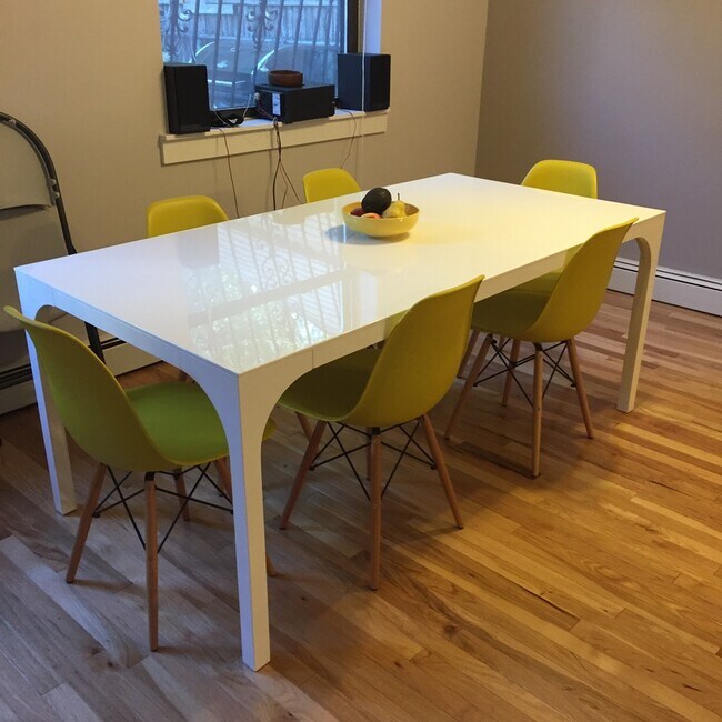 Dining area in kitchen - 943 Gates Ave