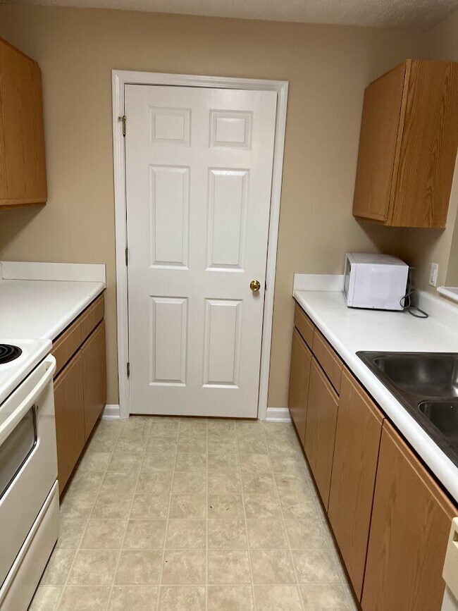 Kitchen-DoorForWasherDryer - 3243 Fairington Dr