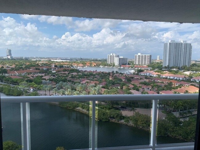 Foto del edificio - 20505 E Country Club Dr