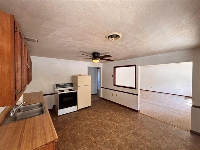 Foto del edificio - 2695 W Chestnut St