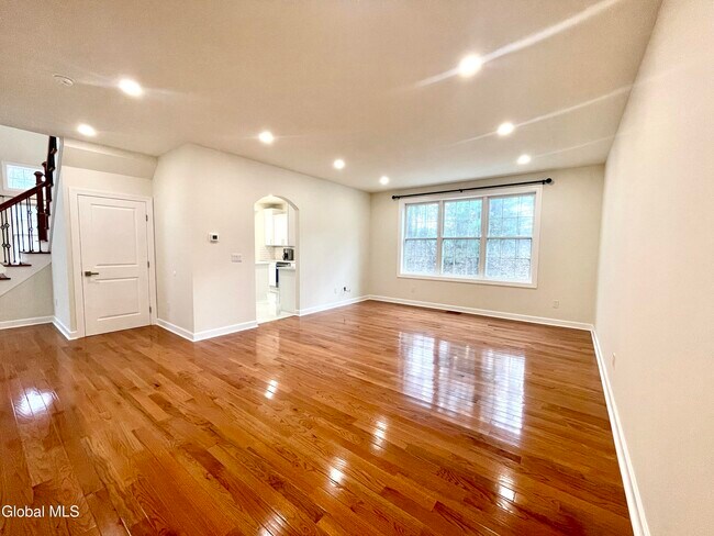 Foto del edificio - 11 Poplar Dr