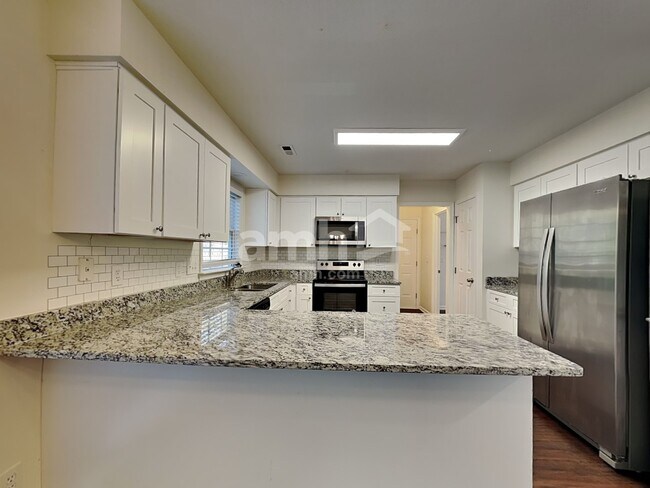 Foto del edificio - 5918 Highland Grove Dr