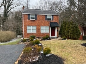 Building Photo - 39 Forest Ave