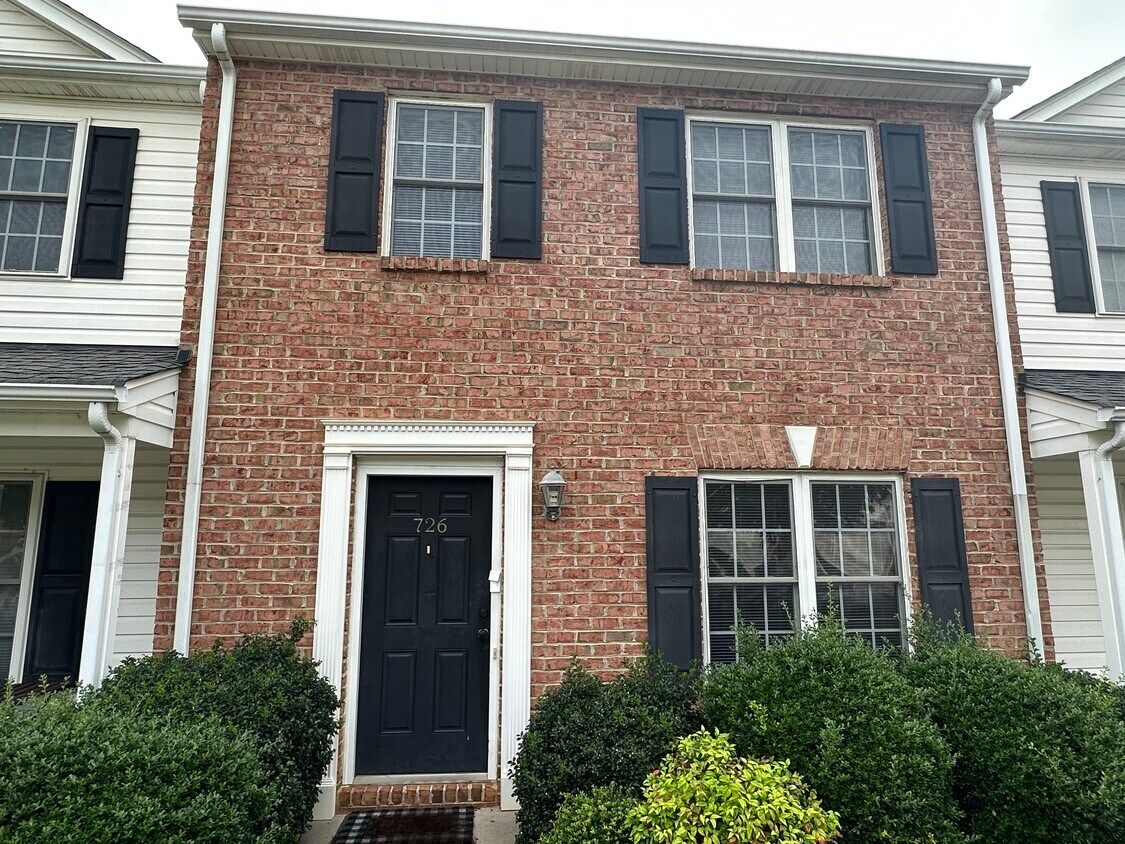 Primary Photo - 726 Wyndhurst Dr