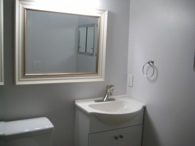 Building Photo - 210 Horizons E