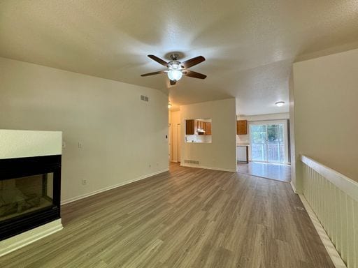 Building Photo - Fantastic 3 Bed 2 Bath Longmont Duplex! Av...