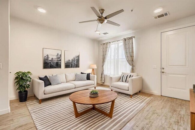 Foto del edificio - 7805 Cooper Ln
