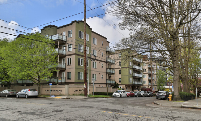 Foto del edificio - Charbonneau Apartments