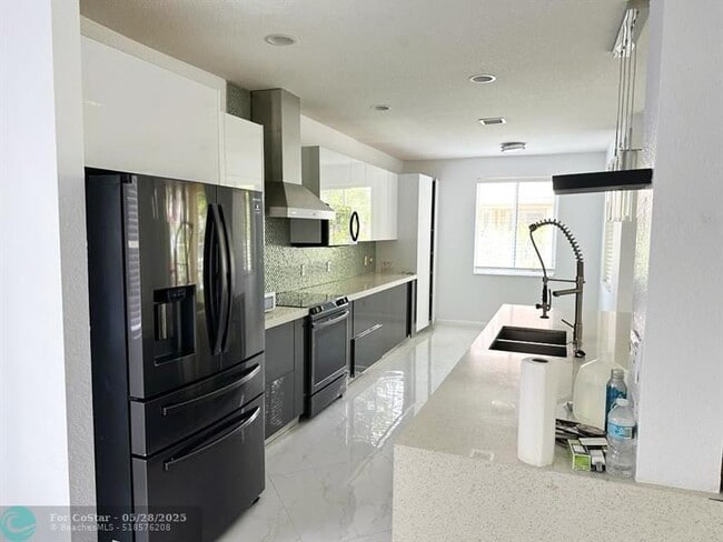 Foto del edificio - 499 Conservation Dr