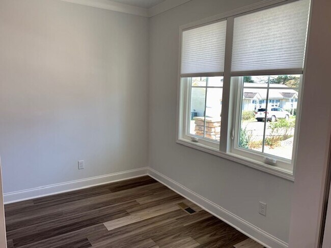 Foto del edificio - 821 Trinity Pk Dr