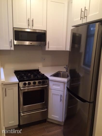 Building Photo - Studio, 1 bath Apartment - 305 W 76th St