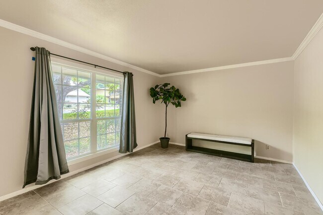 Foto del edificio - Gorgeous San Antonio home with large backy...