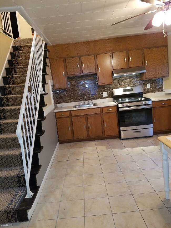 Building Photo - 1 br, 1 bath Triplex - 1112 Delsea Dr Apt A