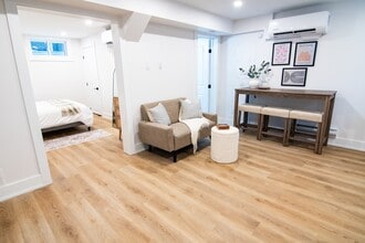 Building Photo - 142 Young St