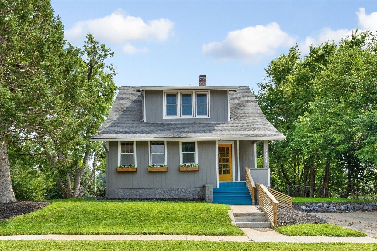 Primary Photo - 3 Bedroom; 2 Bathroom near Hanscom Park!