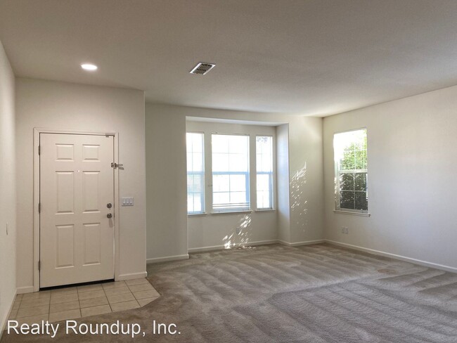 Building Photo - 4 br, 2.5 bath House - 2326 Jane Ellen Dr