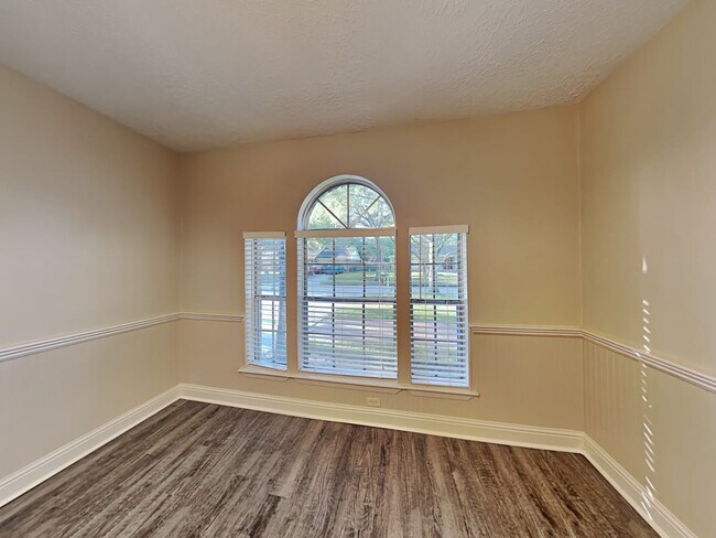 Foto del edificio - 1312 Bayou Oak Dr