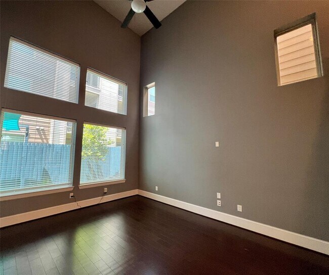 Foto del edificio - 8832 Ashbloom Ln