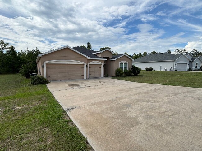 Foto del edificio - 4 bedroom / 3 bath in great neighborhood - WON'T LAST!