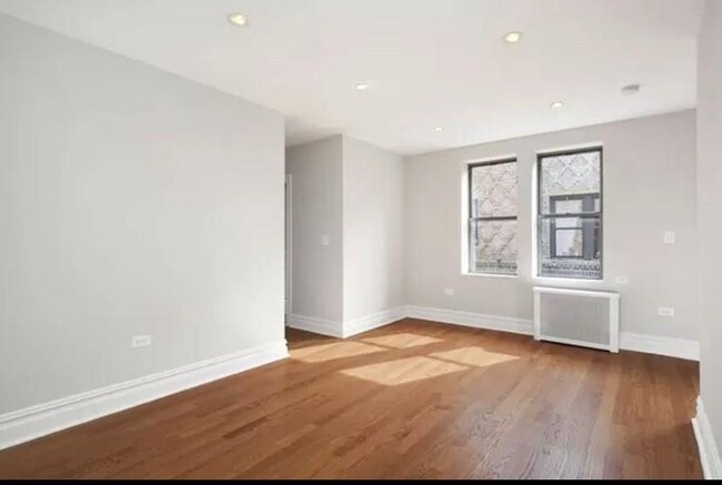Building Photo - 41-60-60 Bowne St
