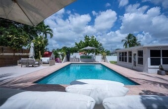 Building Photo - 31 SW 6th St