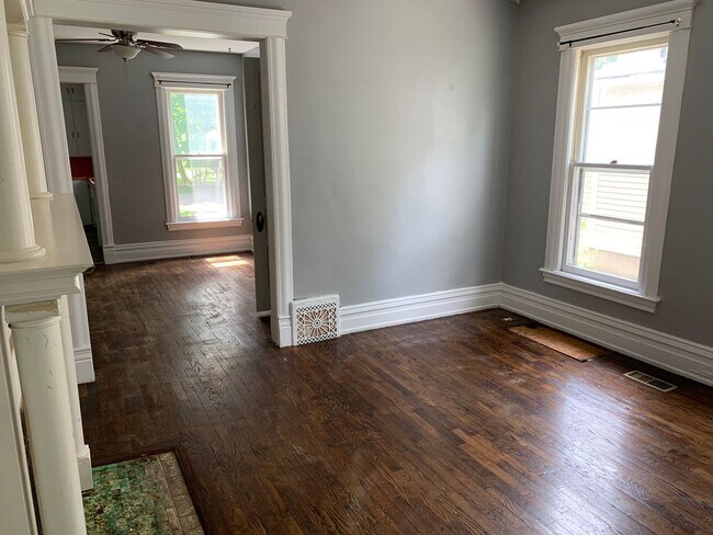 Building Photo - 713 Minor