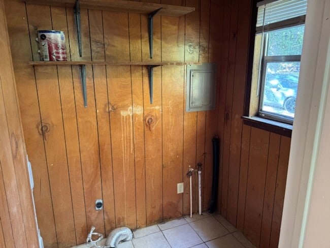 Foto del edificio - 129 Calloway Dr