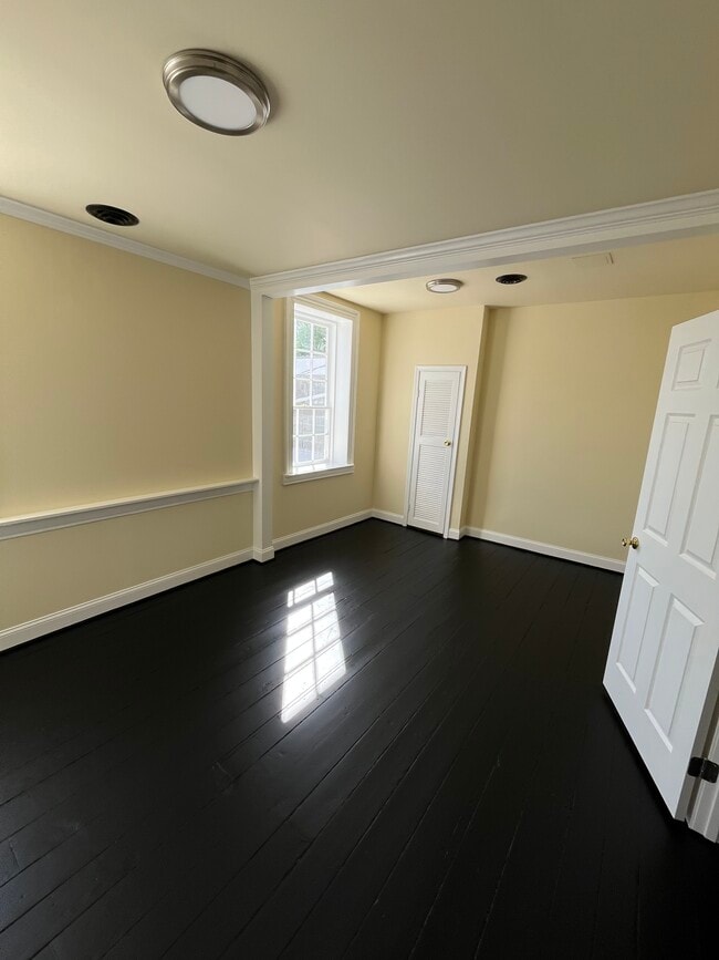 Building Photo - 715 Caroline St