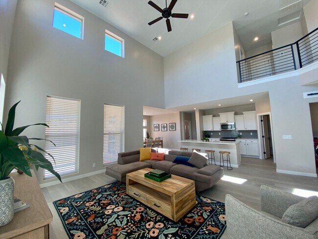 Building Photo - 5 br, 2.5 bath House - 661 N Sandy Talus D...