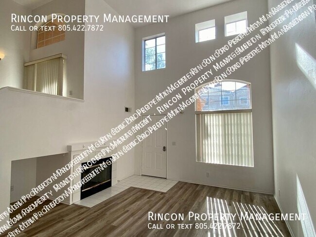 Building Photo - Updated California Lighthouse Townhome *2 ...